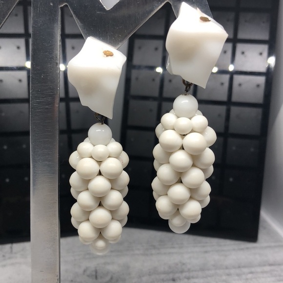 Vintage funky resin statement earrings long dangle bead cluster runway style - Picture 1 of 6